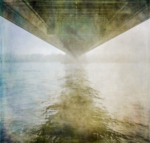 Brücke im Nebel. Titel Stille im Nebel, Rhein, Brücke,